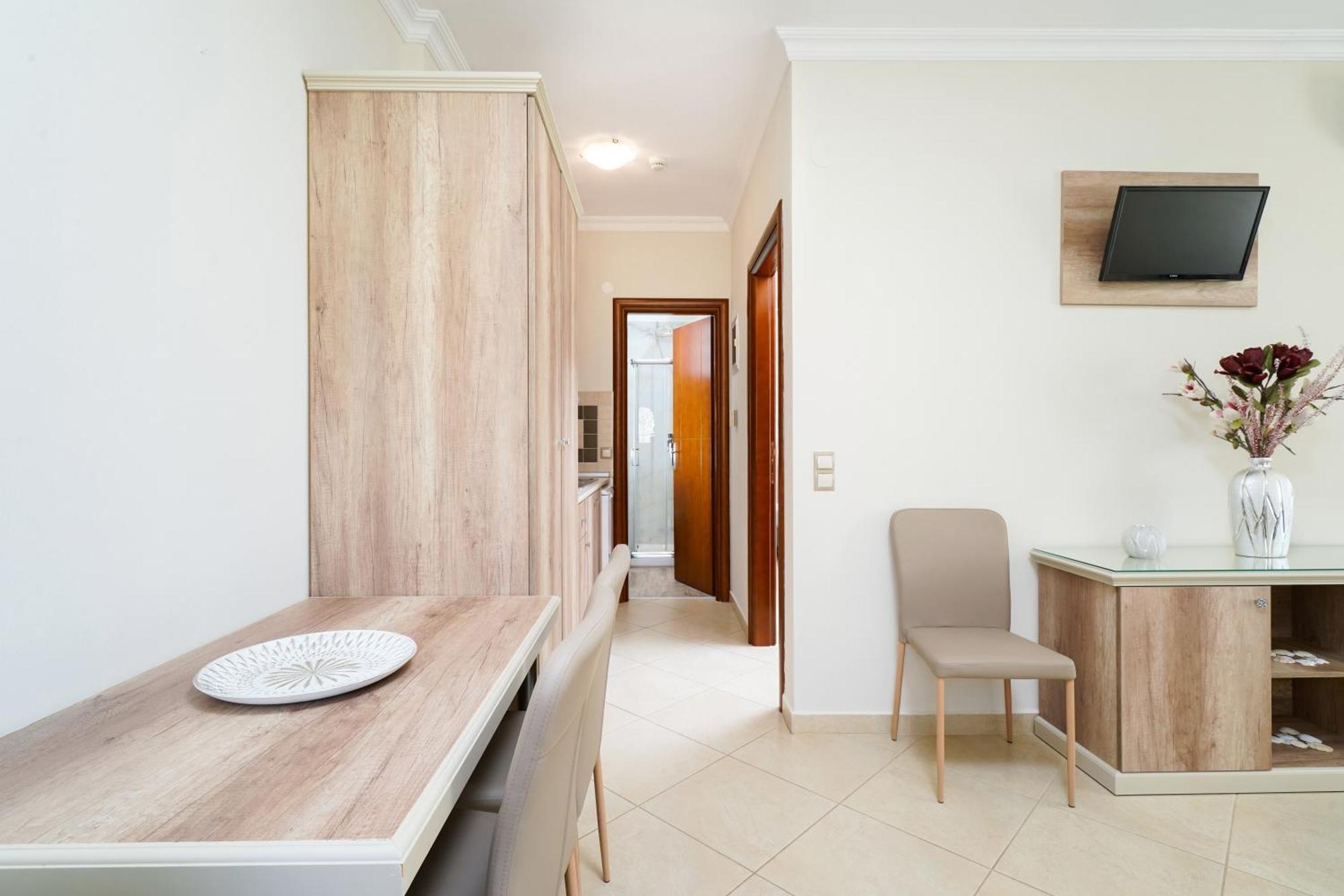 Mandani Villa Luxury Apartments 리메나스 외부 사진