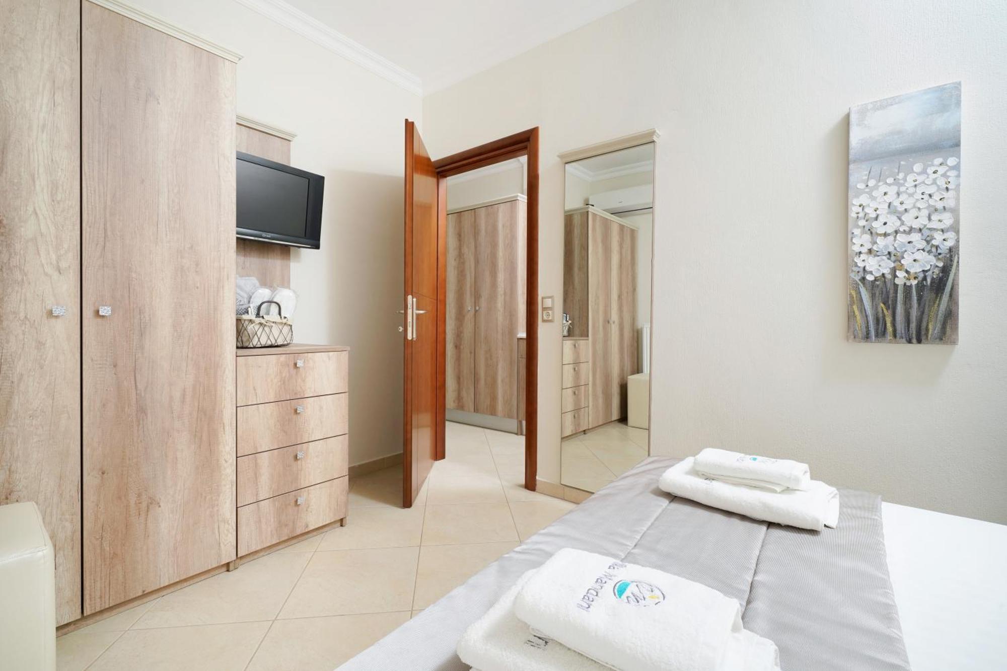 Mandani Villa Luxury Apartments 리메나스 외부 사진