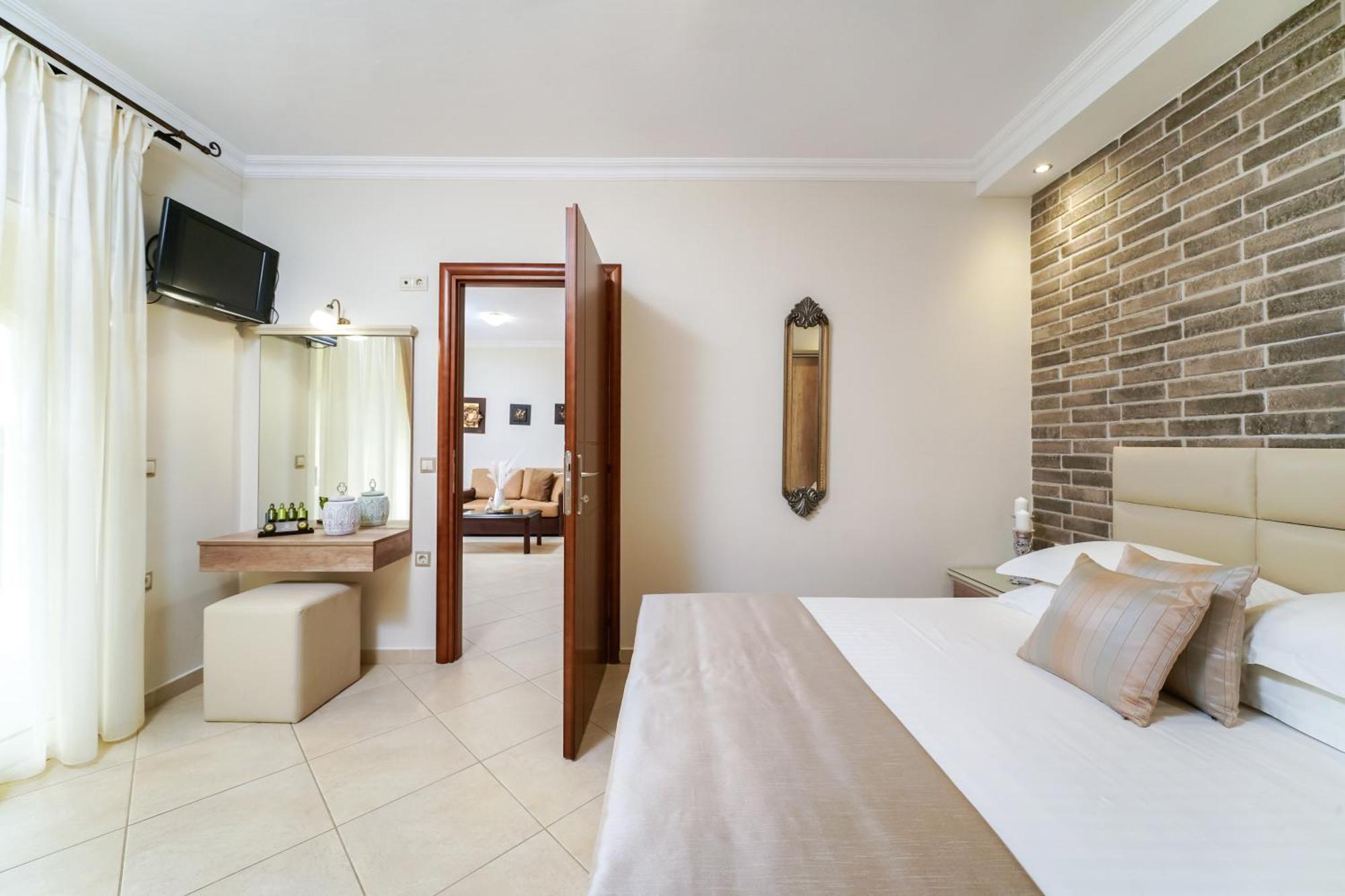 Mandani Villa Luxury Apartments 리메나스 외부 사진